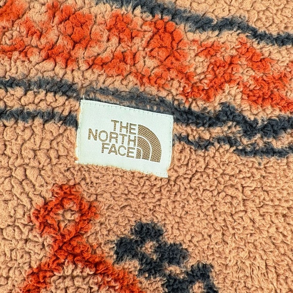 The North Face Campshire Men's Pullover Hoodie.  Size Medium - Picture 3 of 16